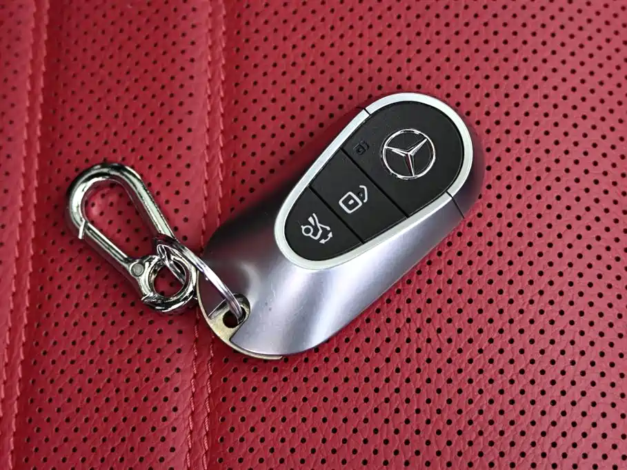 Mercedes-Benz GLC 2023 GLC 300 L 4MATIC Sport 5-Seater фото 37