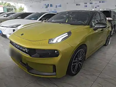 Lynk & Co 03