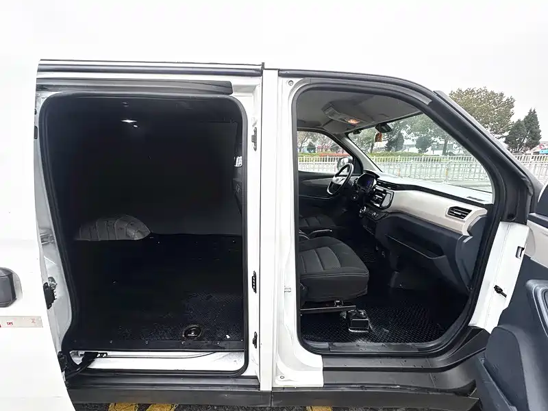 SAIC MAXUS CHASE EV30