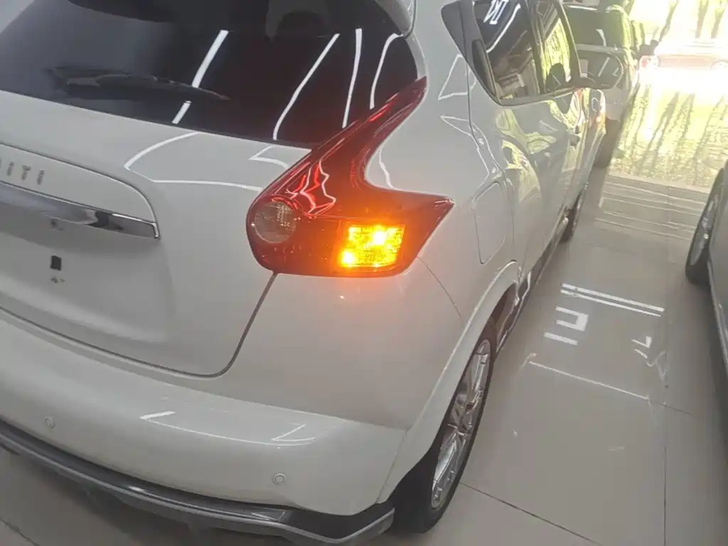 Infiniti ESQ 2017 2014 1.6L Free Edition