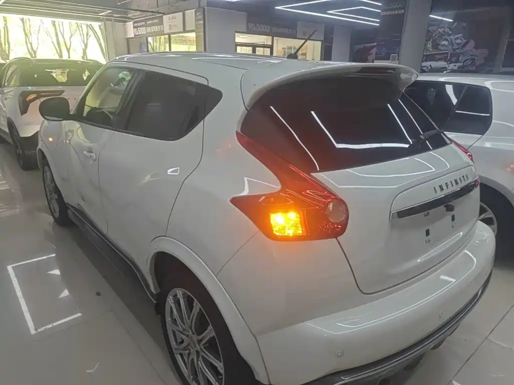 Infiniti ESQ 2017 2014 1.6L Free Edition