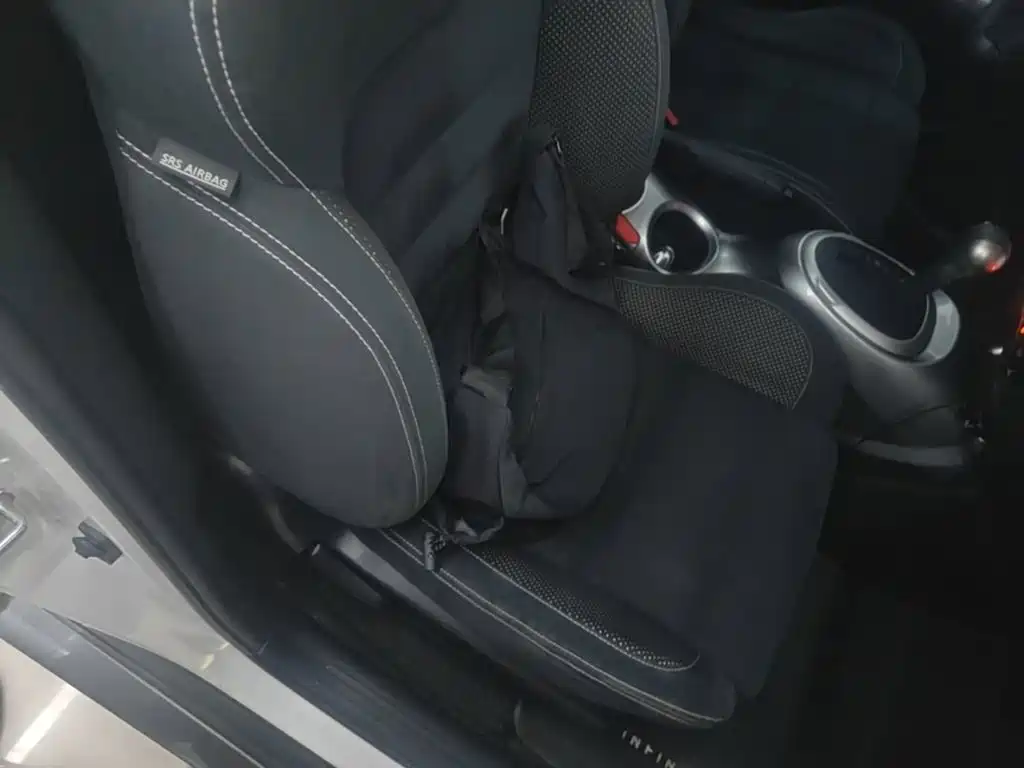 Infiniti ESQ 2017 2014 1.6L Free Edition
