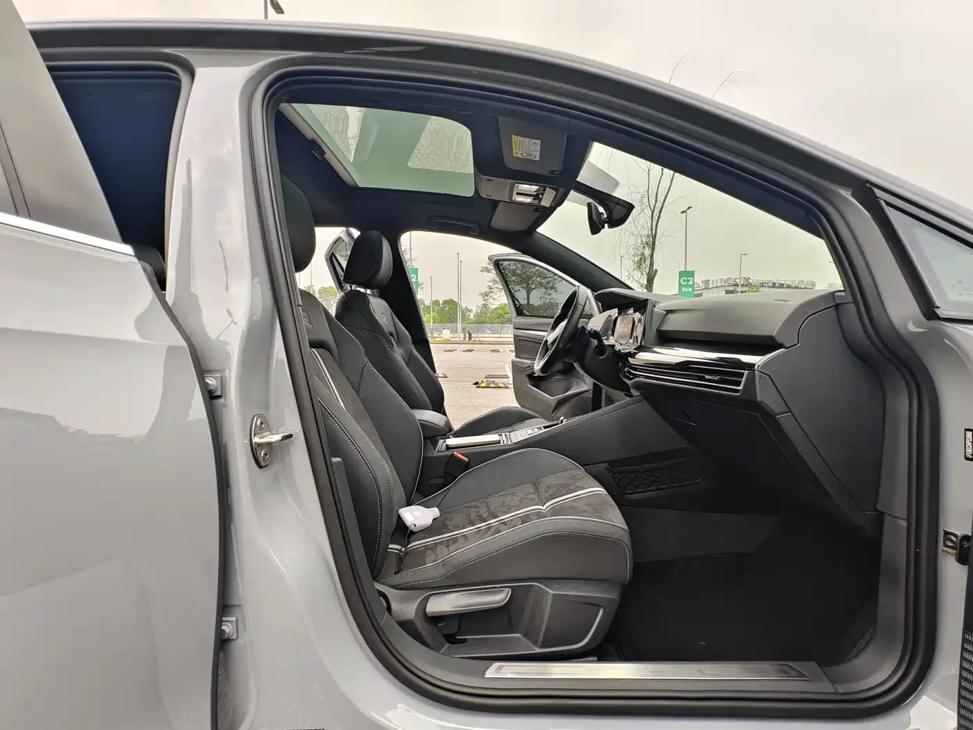 Volkswagen Golf 2023 280TSI DSG R-Line Lite фото 10