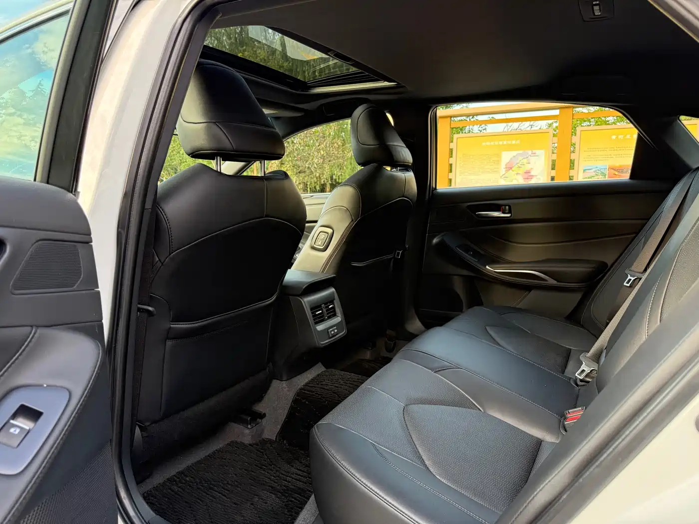 Toyota Avalon 2023 2.0L Luxury Edition фото 9