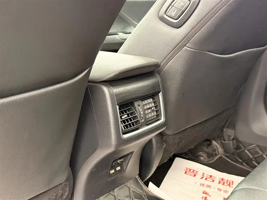 Toyota Camry 2021 2.5G Luxury Edition фото 13