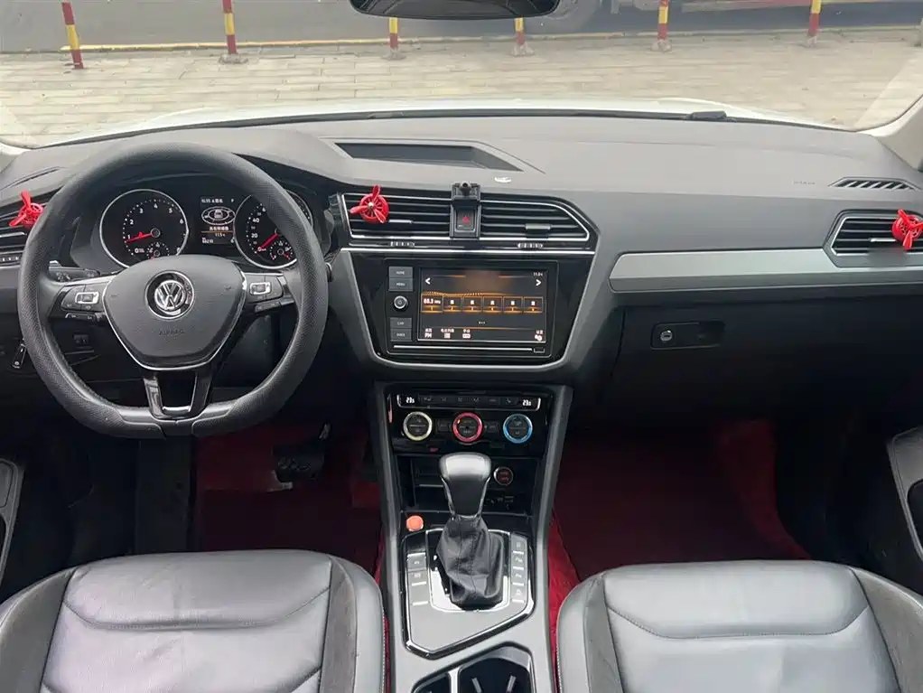 Volkswagen Tiguan L 2019 330TSI Auto 2WD Smart Luxury Edition China V фото 6