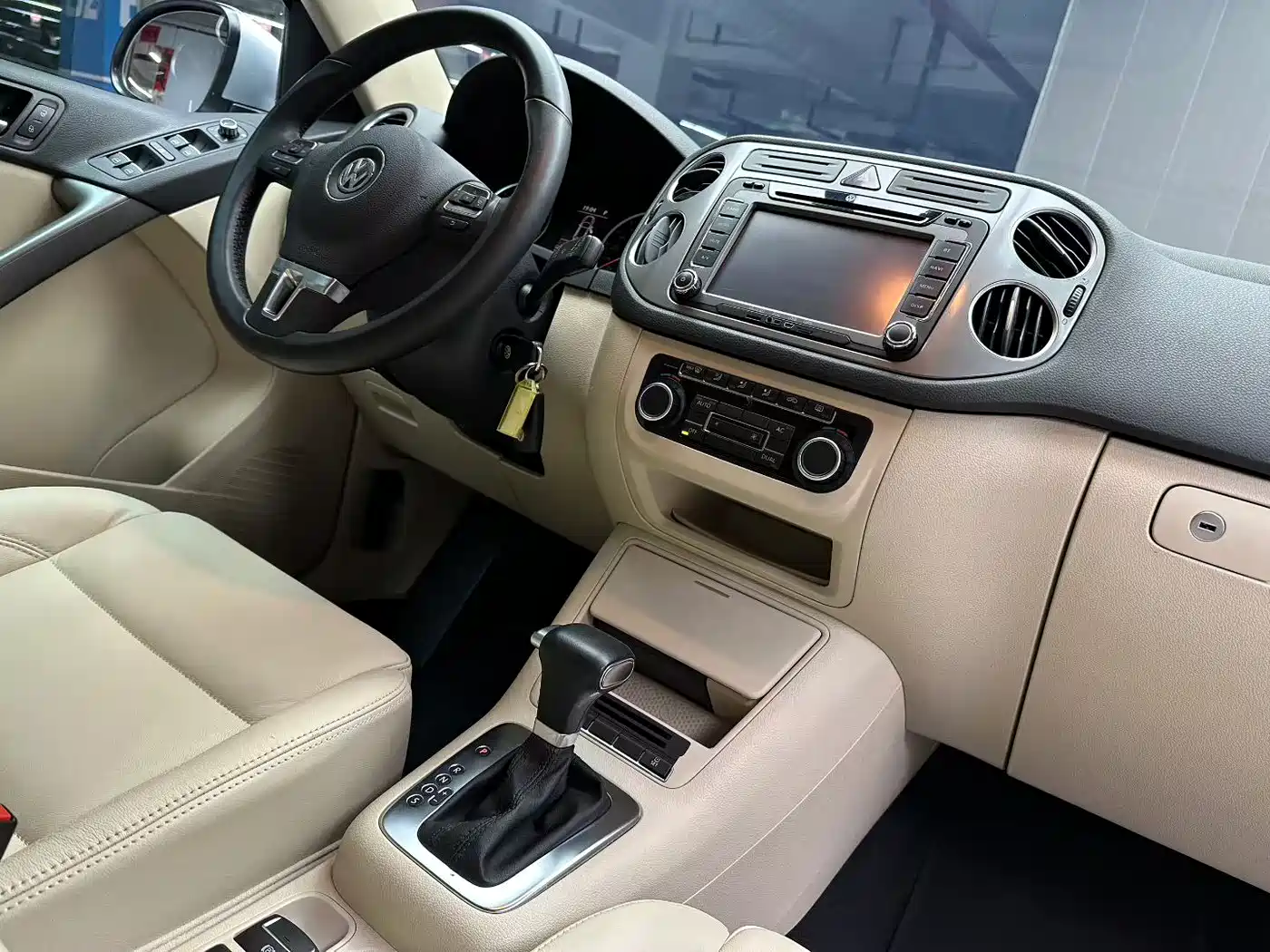 Volkswagen Tiguan 2010 1.8TSI Automatic 2WD Trend фото 6