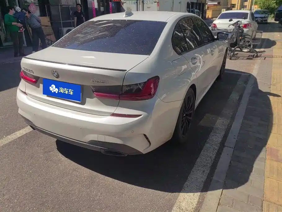 BMW 3 Series 2022 325i M Sport Shadow Edition фото 3