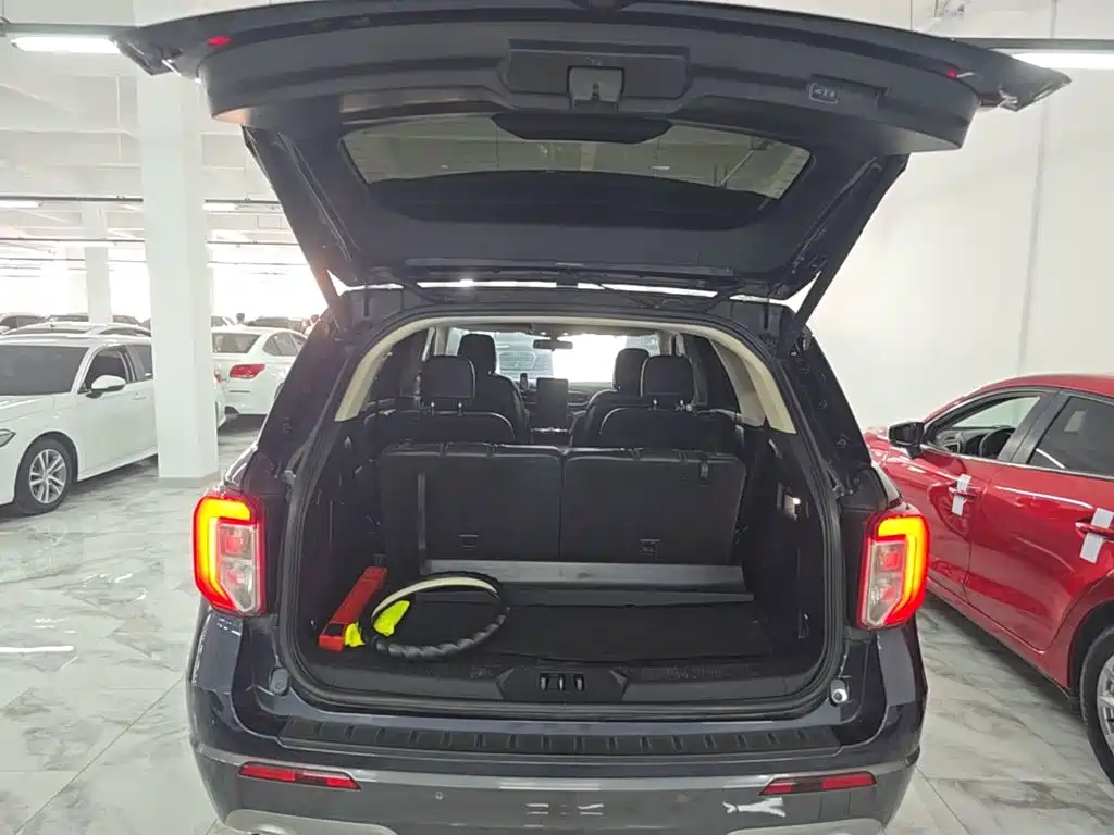 Фото 19 - Ford Explorer