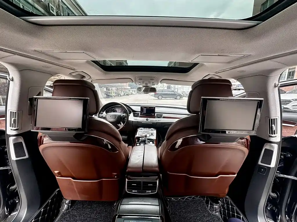Фото 8 - Audi A8