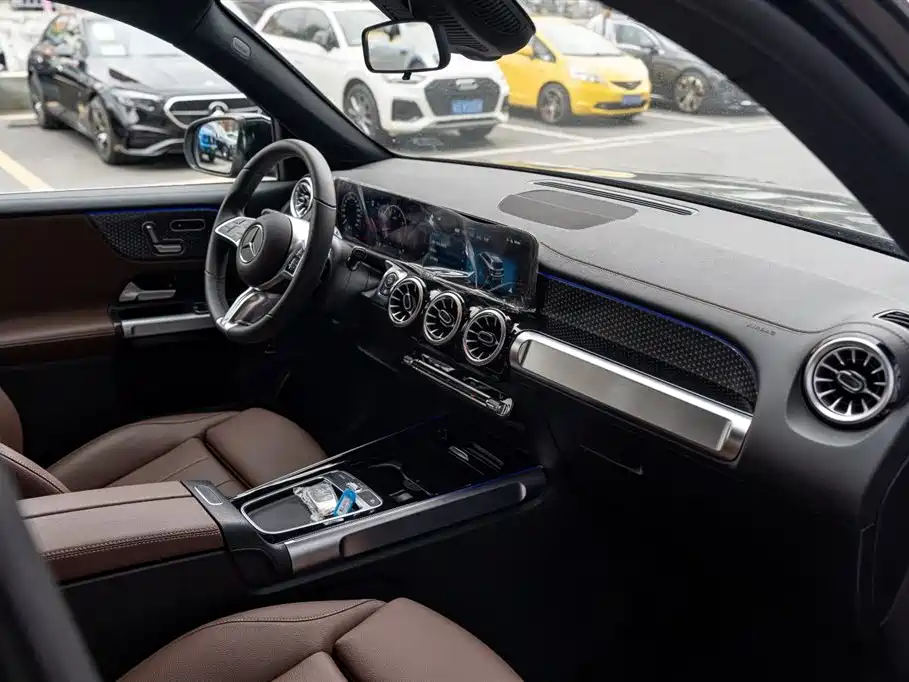 MERCEDES-BENZ GLB
