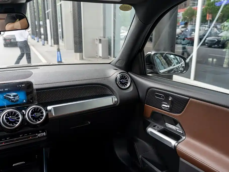 MERCEDES-BENZ GLB