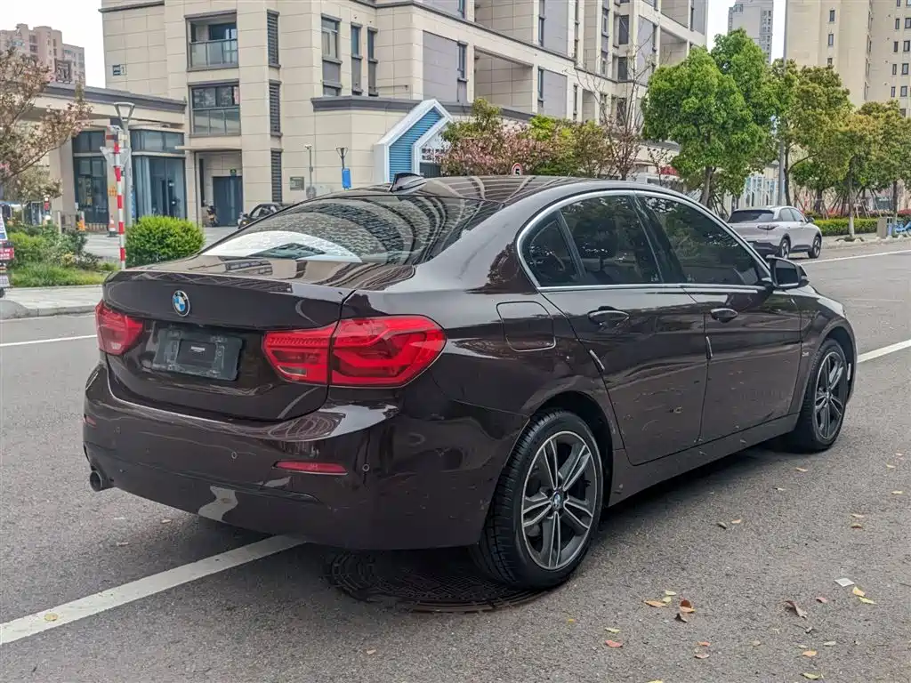 BMW 1 Series 2018 118i Sport Edition фото 15