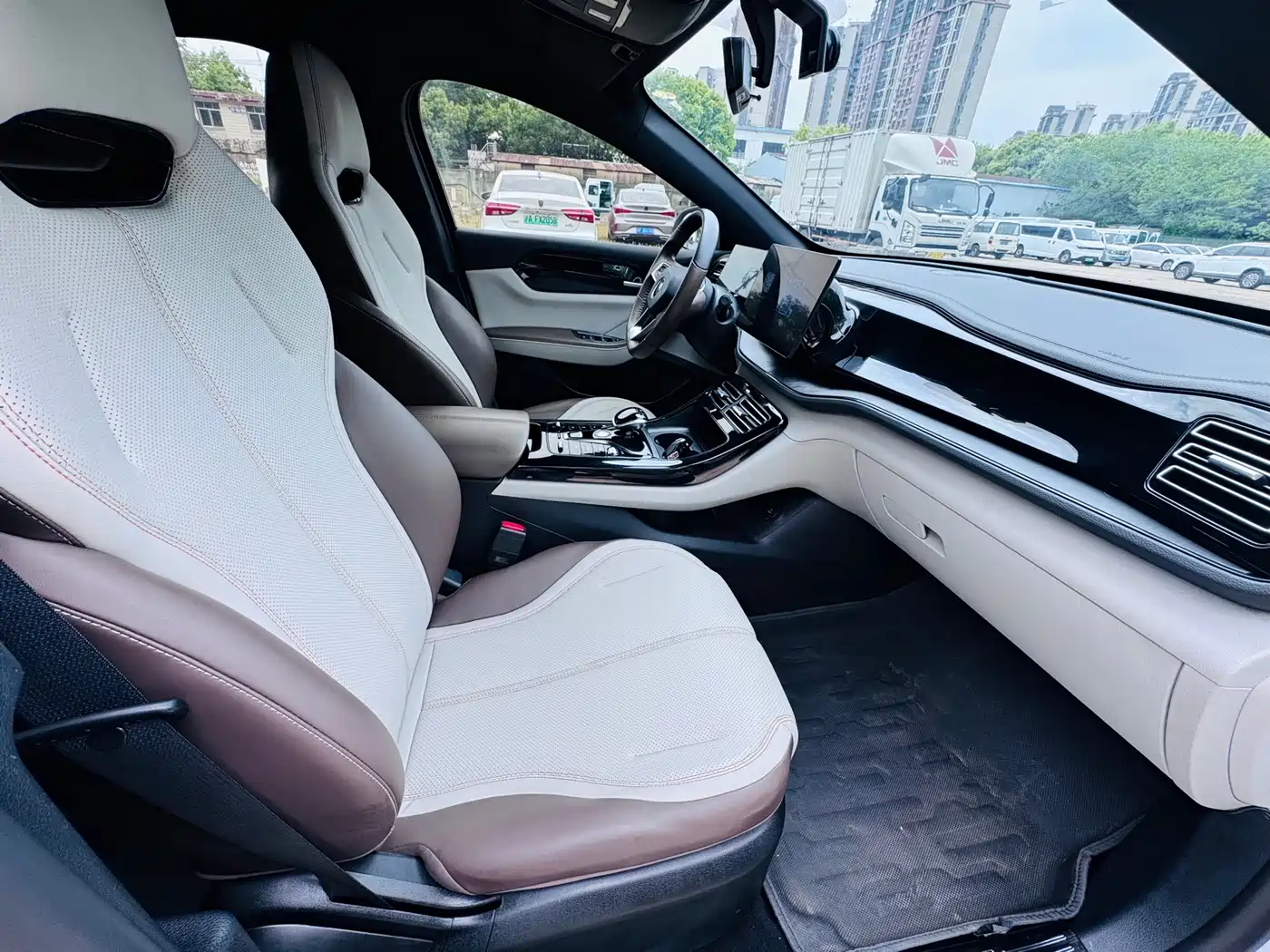 BYD Qin PLUS 2024 Glory Edition DM-i 55KM Leading фото 17