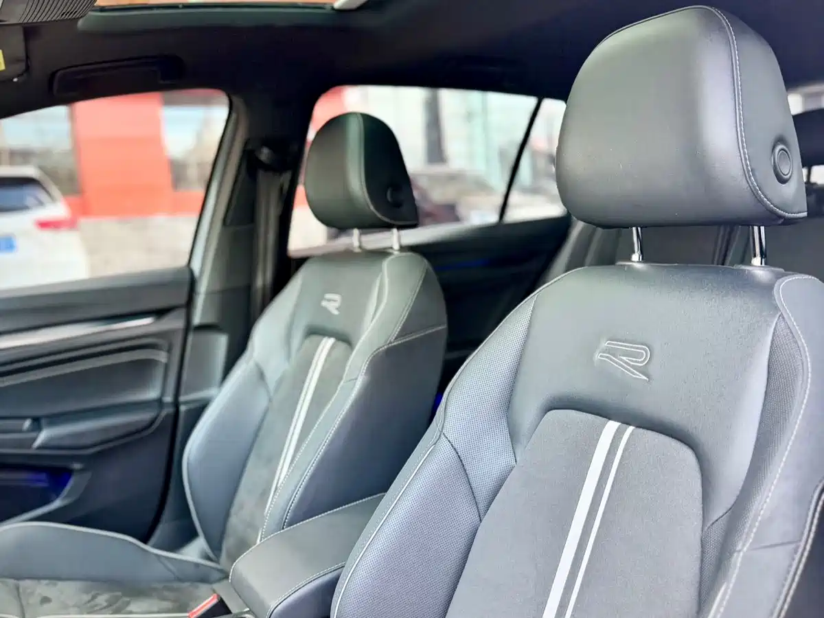 Volkswagen Golf 2021 280TSI DSG R-Line фото 17