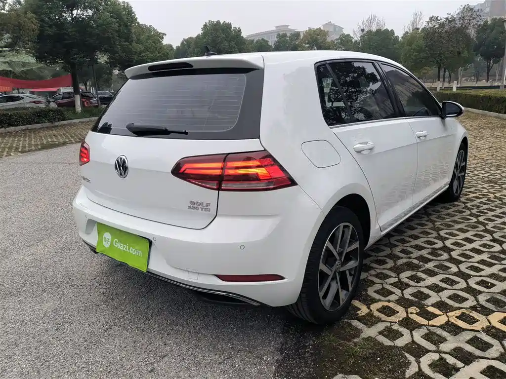 Volkswagen Golf 2020 Beloved Edition 280TSI DSG Comfort фото 7