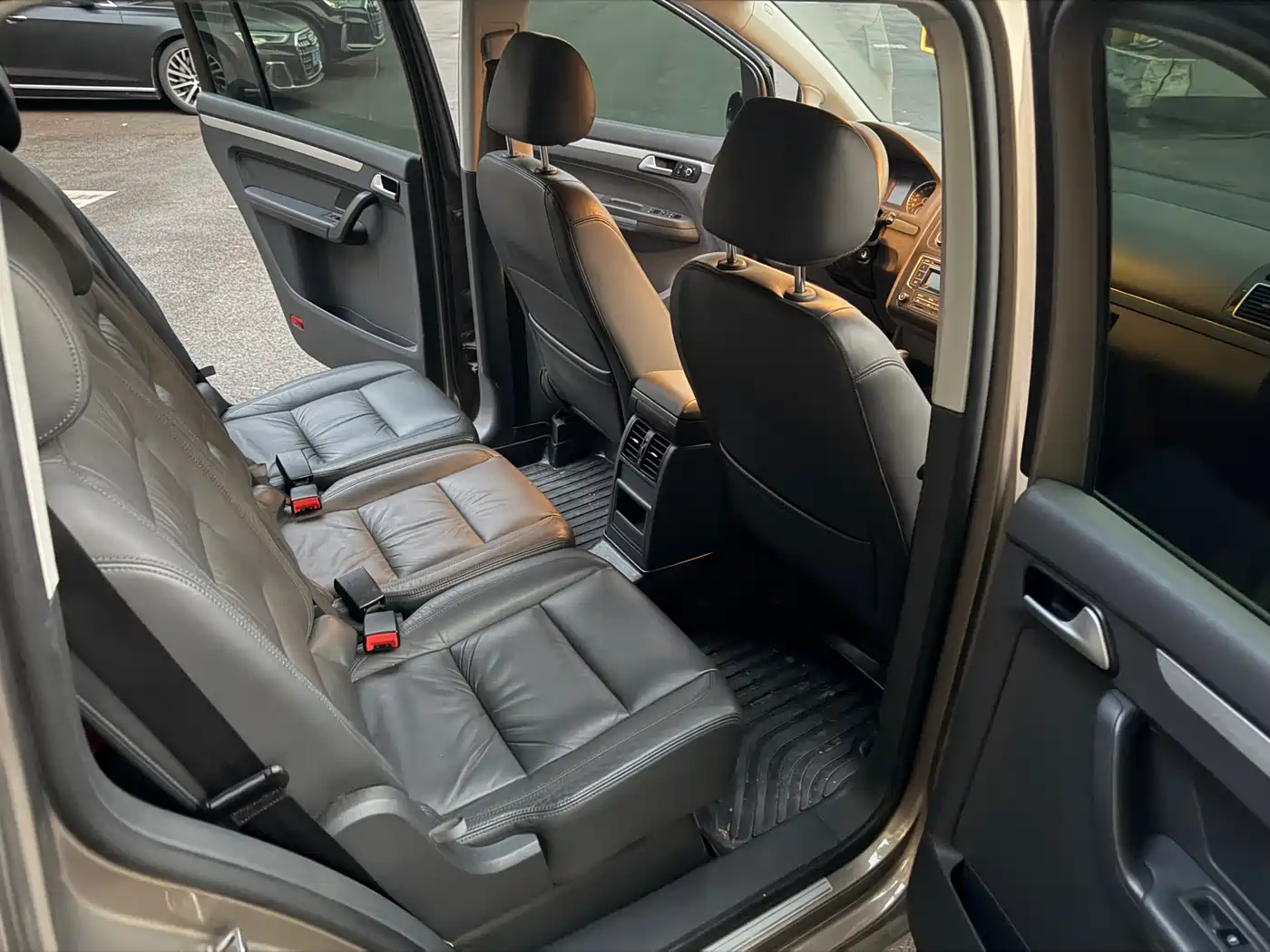 Volkswagen Touran 2015 1.4T DSG Comfort Edition 5-seater фото 13
