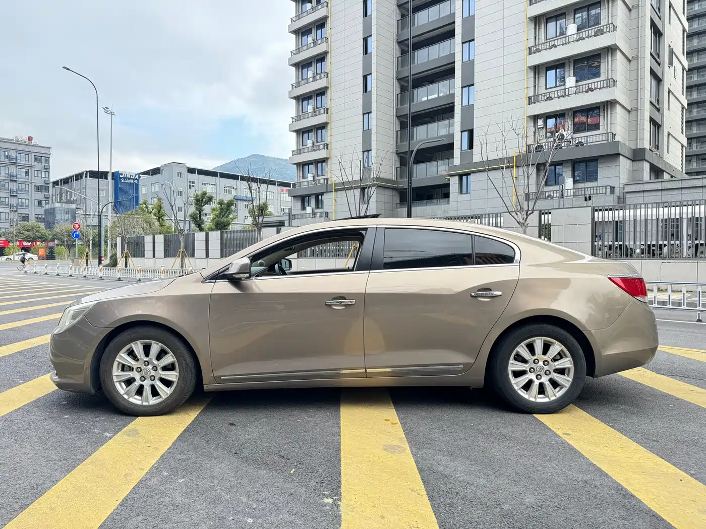 Buick LaCrosse 2011 2.4L SIDI Luxury Edition фото 4