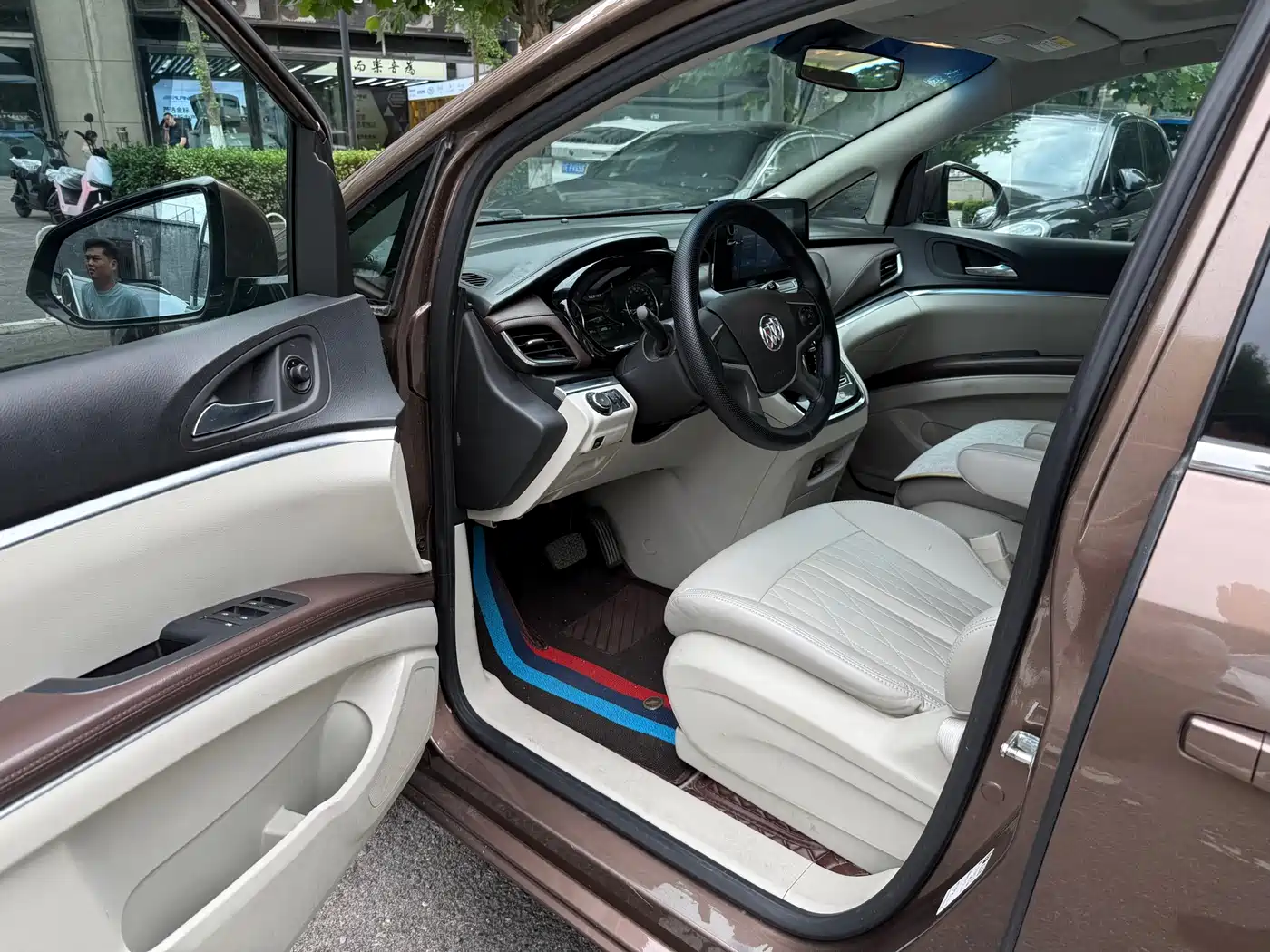 Buick GL8 2021 Land Business Class 652T Luxury фото 8