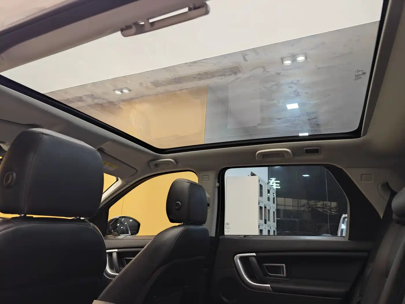 Land Rover Discovery Sport 2017 2.0T HSE фото 24