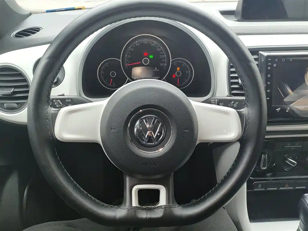 Volkswagen Beetle 2018 180TSI Easy Joy Edition фото 7