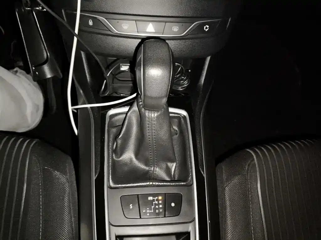 Peugeot 408 2014 1.8L Automatic Luxury Edition фото 7