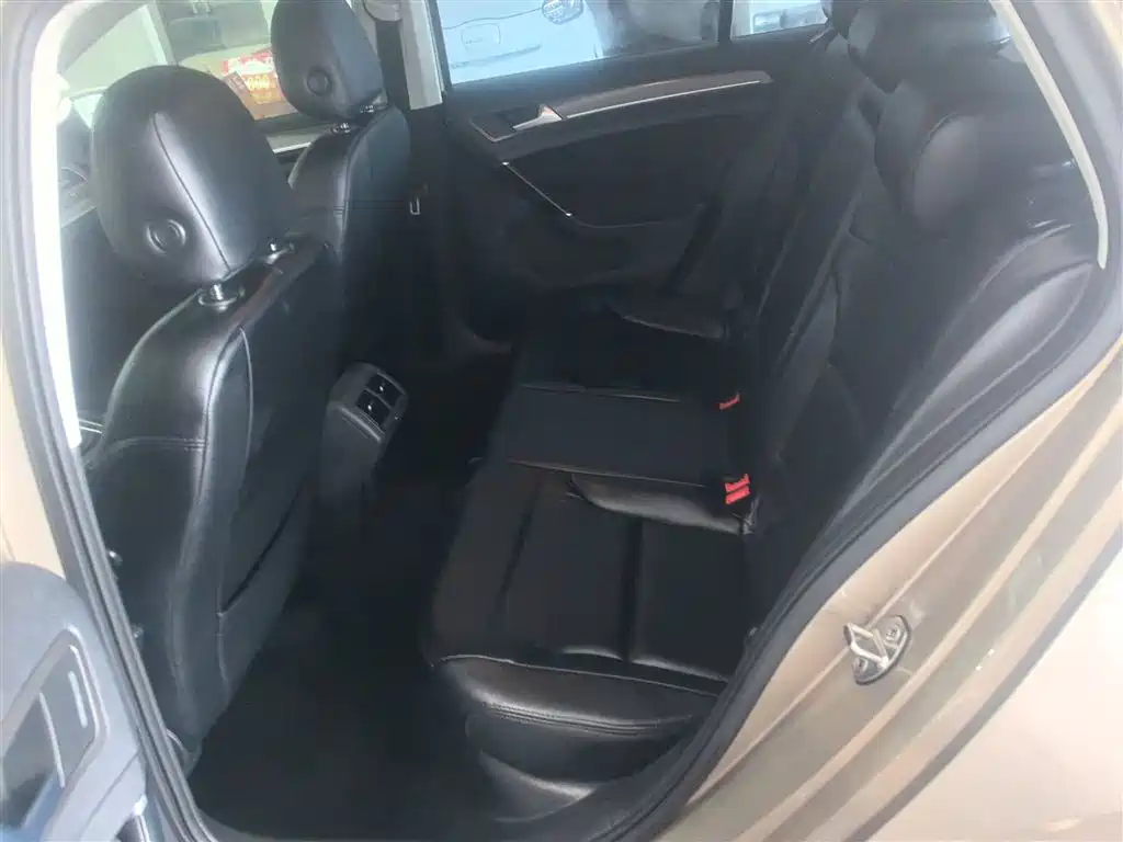 Volkswagen Golf 2016 230TSI Automatic Comfort фото 17