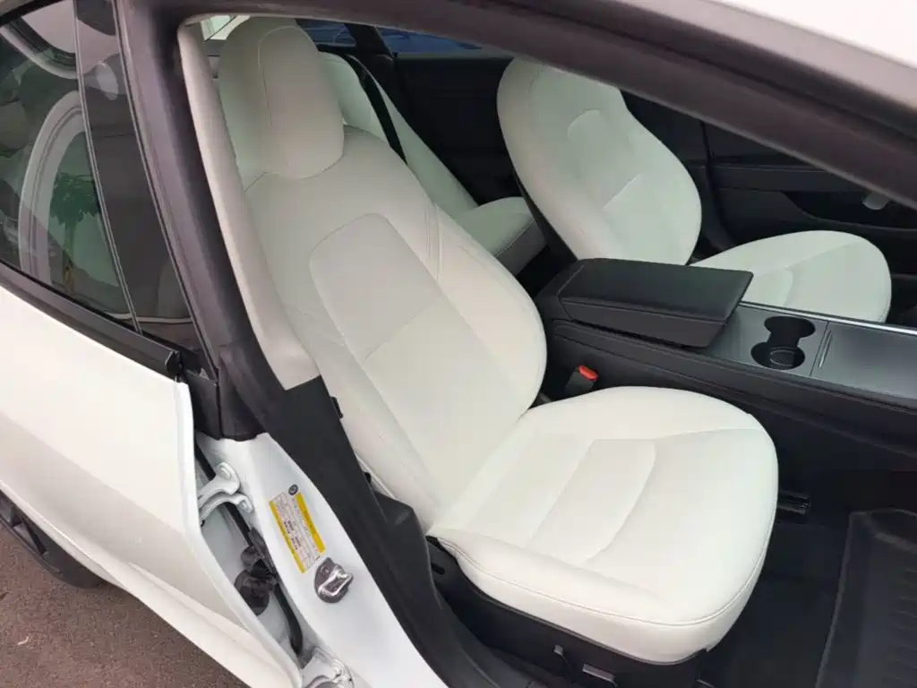Фото 25 - Tesla Model 3