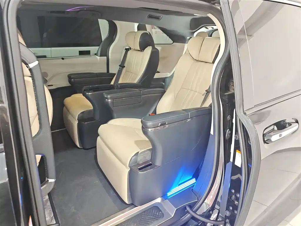 Toyota Granvia 2023 2.5L Hybrid Prestige PLUS Edition фото 17