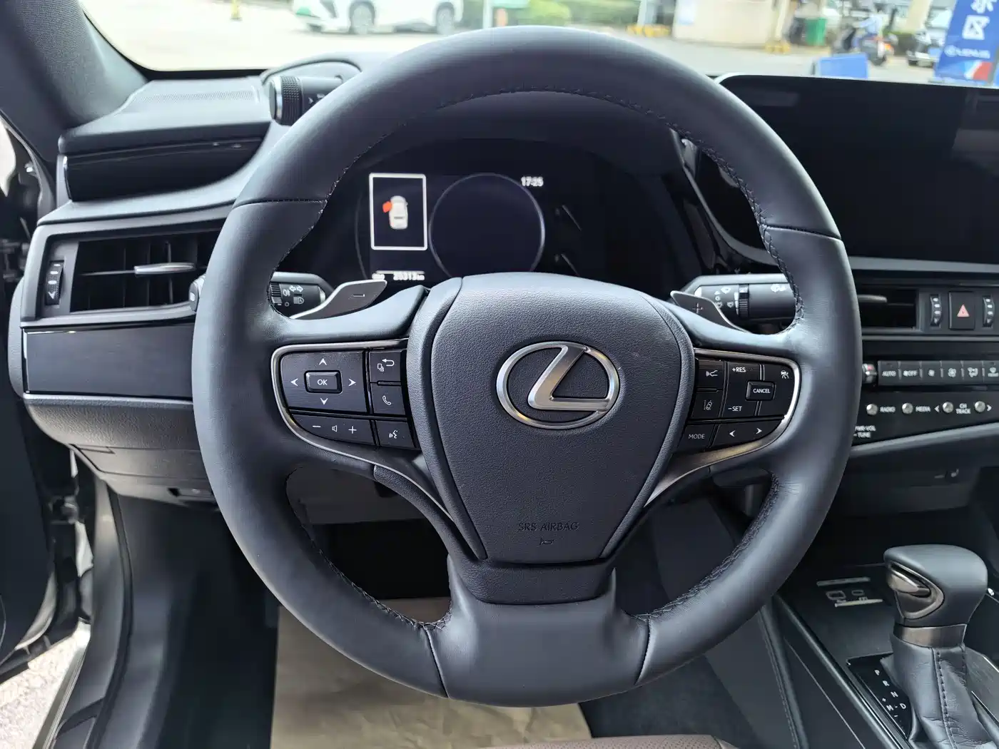 Lexus ES 2023 200 Excellence Edition фото 7