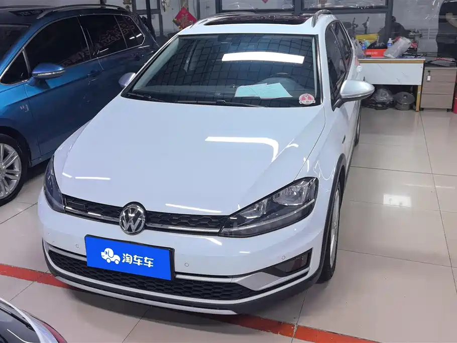 Volkswagen Golf (Import) 2019 1.8TSI Wagon фото 2