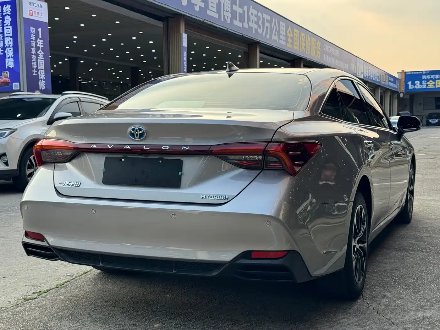 Toyota Avalon 2023 Hybrid 2.5L Luxury Edition фото 22