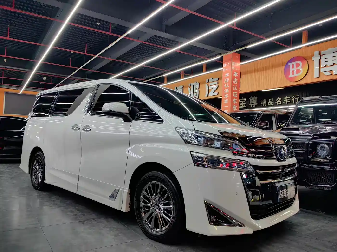 Toyota Vellfire 2019 Hybrid 2.5L HV Premium Edition фото 3