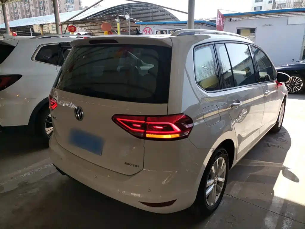 Volkswagen Touran 2018 Touran L 280TSI DSG Comfort 7-seater China V фото 7