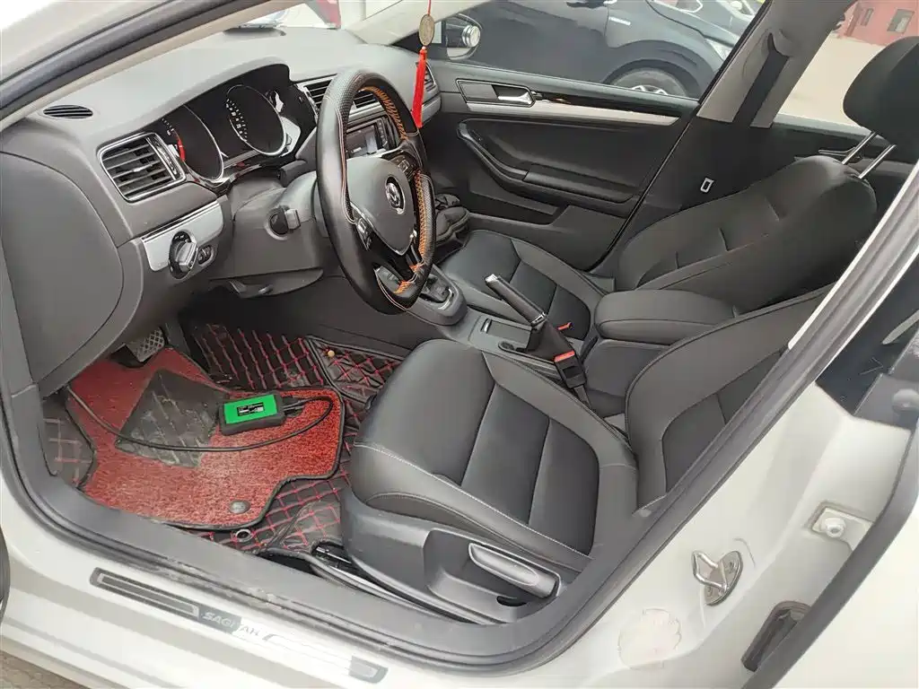 Volkswagen Sagitar 2018 180TSI DSG Premium Edition фото 16