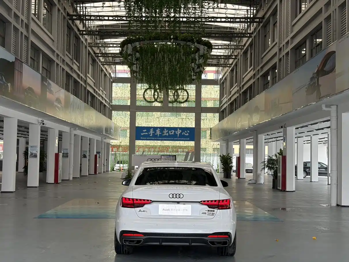 Фото 6 - Audi A4L