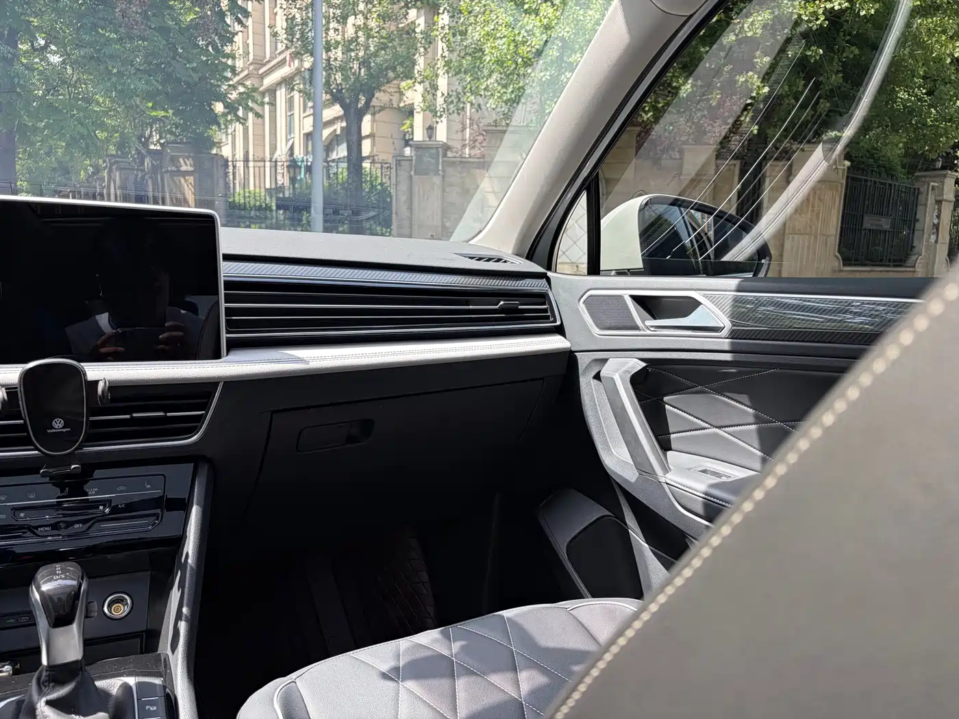 Volkswagen Tiguan L 2024 Outstanding 330TSI Auto 2WD R-Line Dragon Glory Edition фото 21
