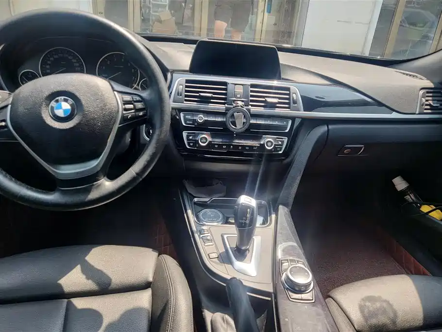BMW 3 Series GT 2019 320i Fashion Model фото 16