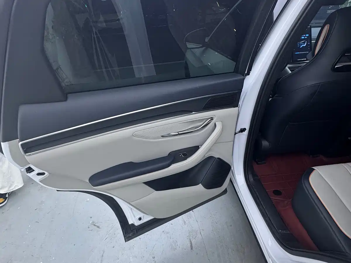 BYD Song PLUS PHEV 2024 Glory Edition DM-i 110km Flagship фото 6