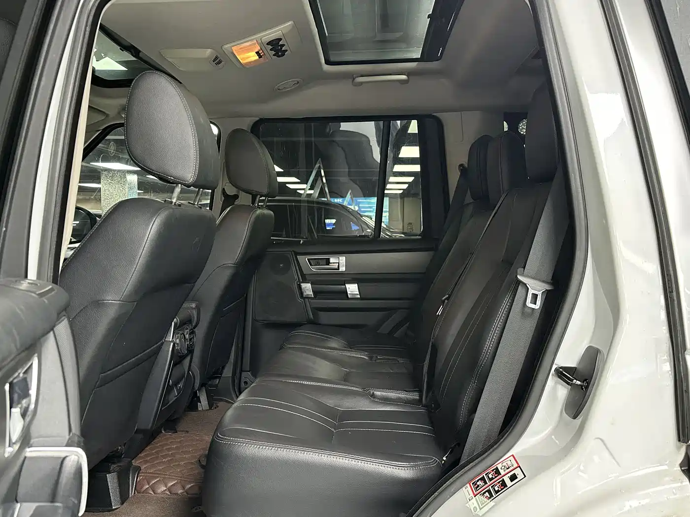 Land Rover Discovery 2016 3.0 SC V6 HSE фото 15