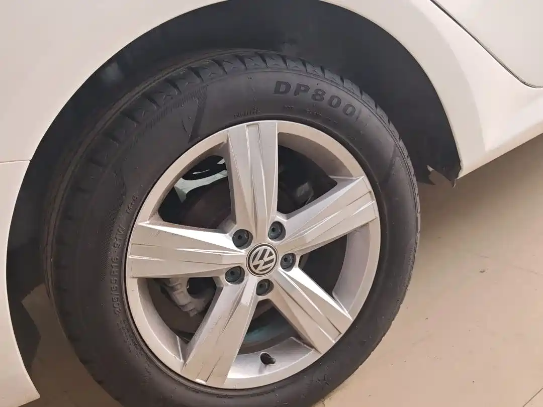 Volkswagen Lavida 2017 1.6L Automatic Trend Edition фото 12