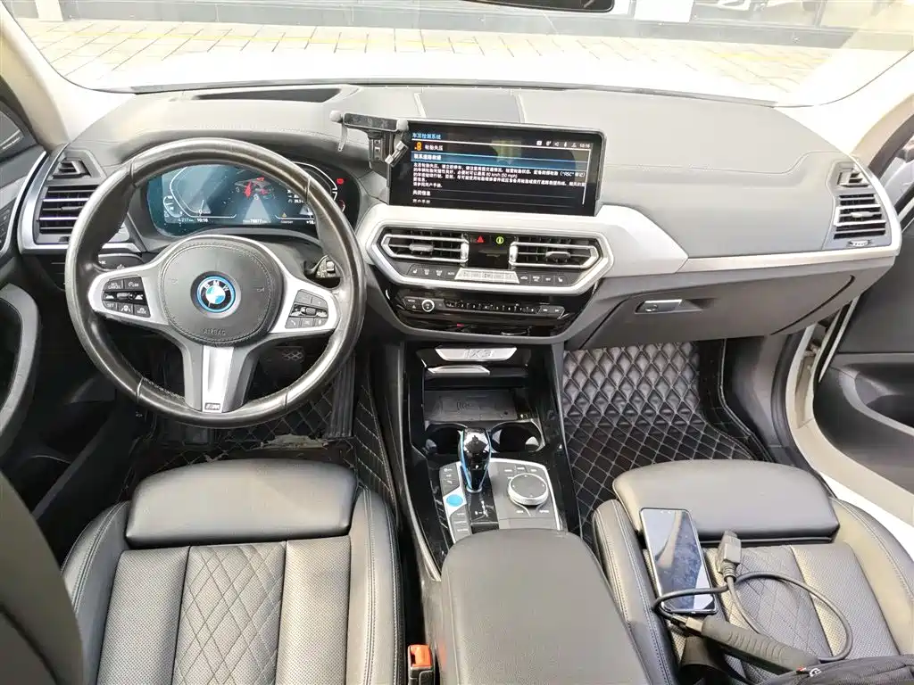 BMW iX3 2022 Innovation Leader фото 16