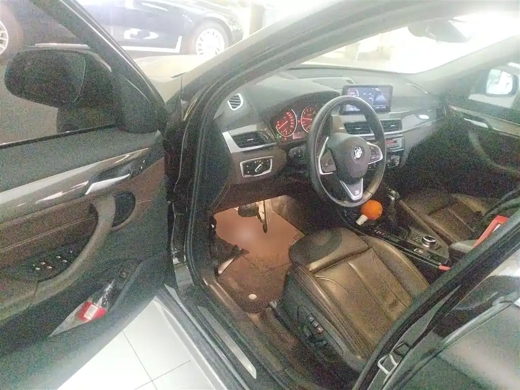 BMW X1 2016 sDrive20Li Luxury Model фото 16