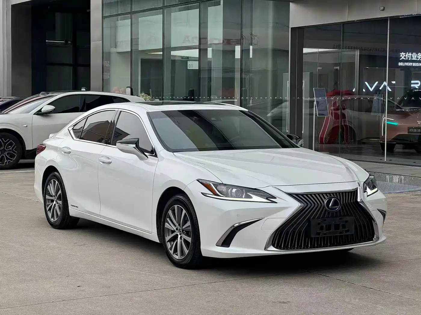 Lexus ES 2018 300h Excellence Edition China V