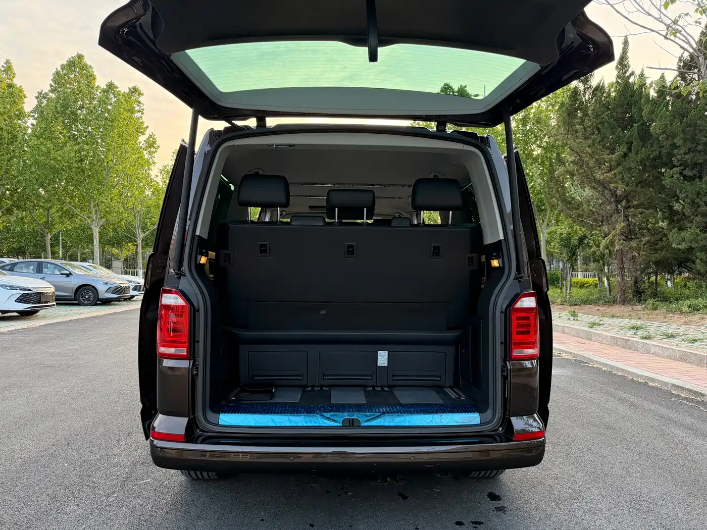 Volkswagen Multivan 2016 2.0TSI 4WD Prestige 7-Seater фото 22