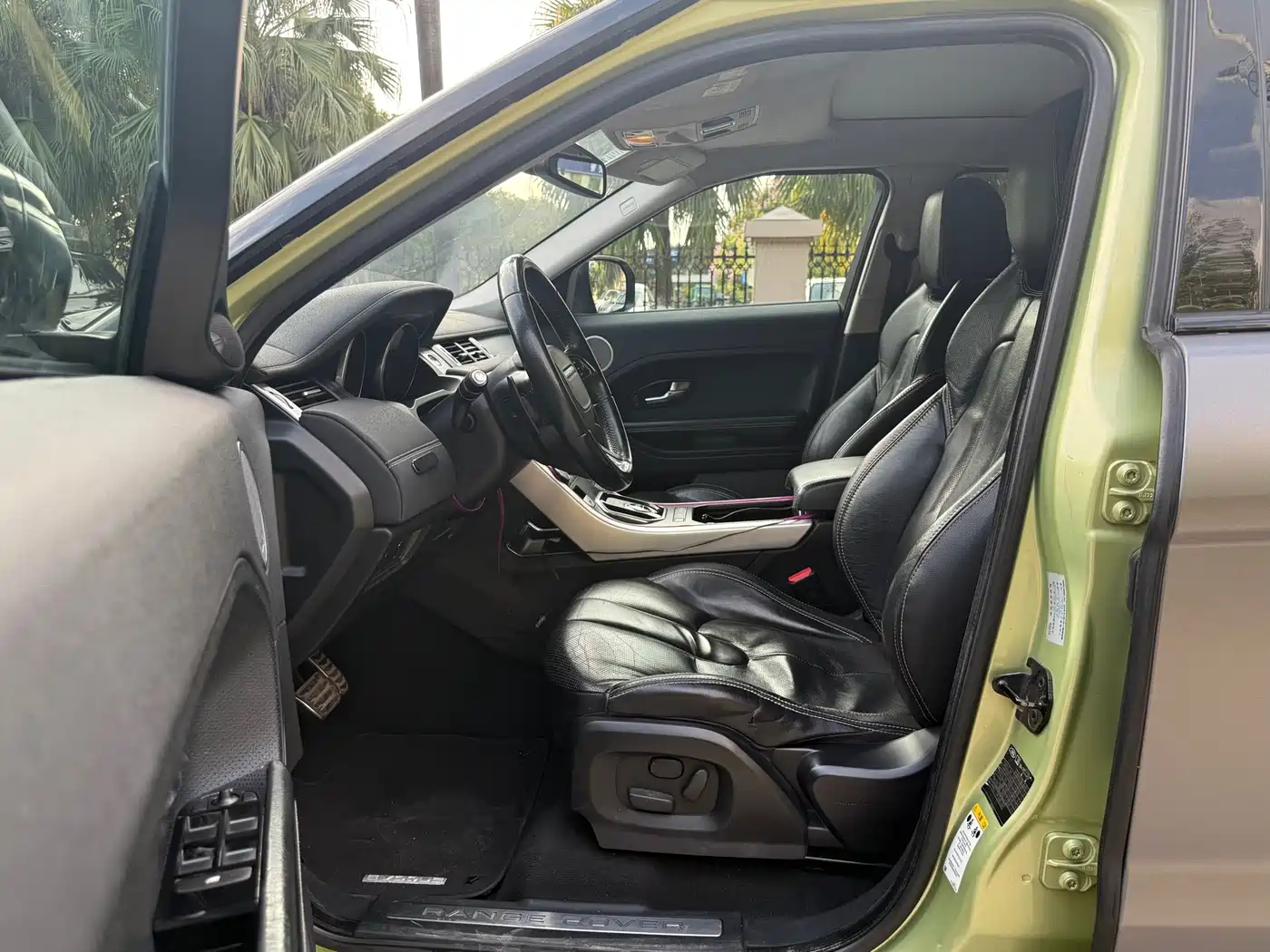Land Rover Range Rover Evoque (Import) 2013 2.0T 5-door Premium Edition фото 4