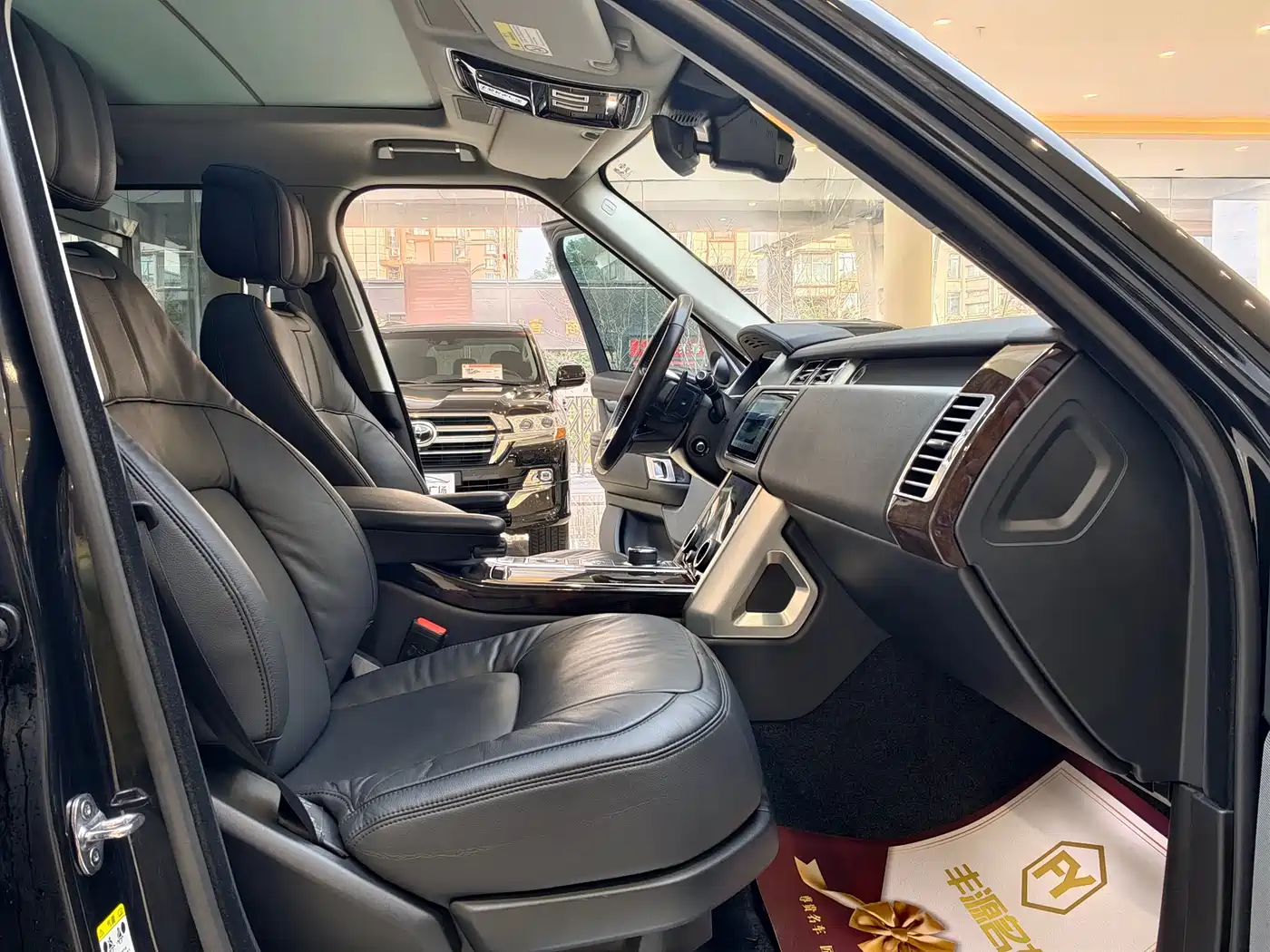 Land Rover Range Rover 2020 3.0 L6 Shengshi Edition фото 8