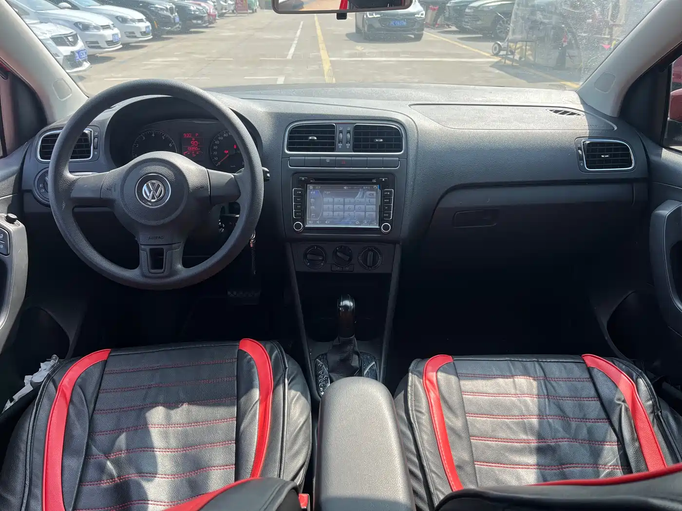 Volkswagen Polo 2013 1.6L Automatic Comfort Edition фото 8