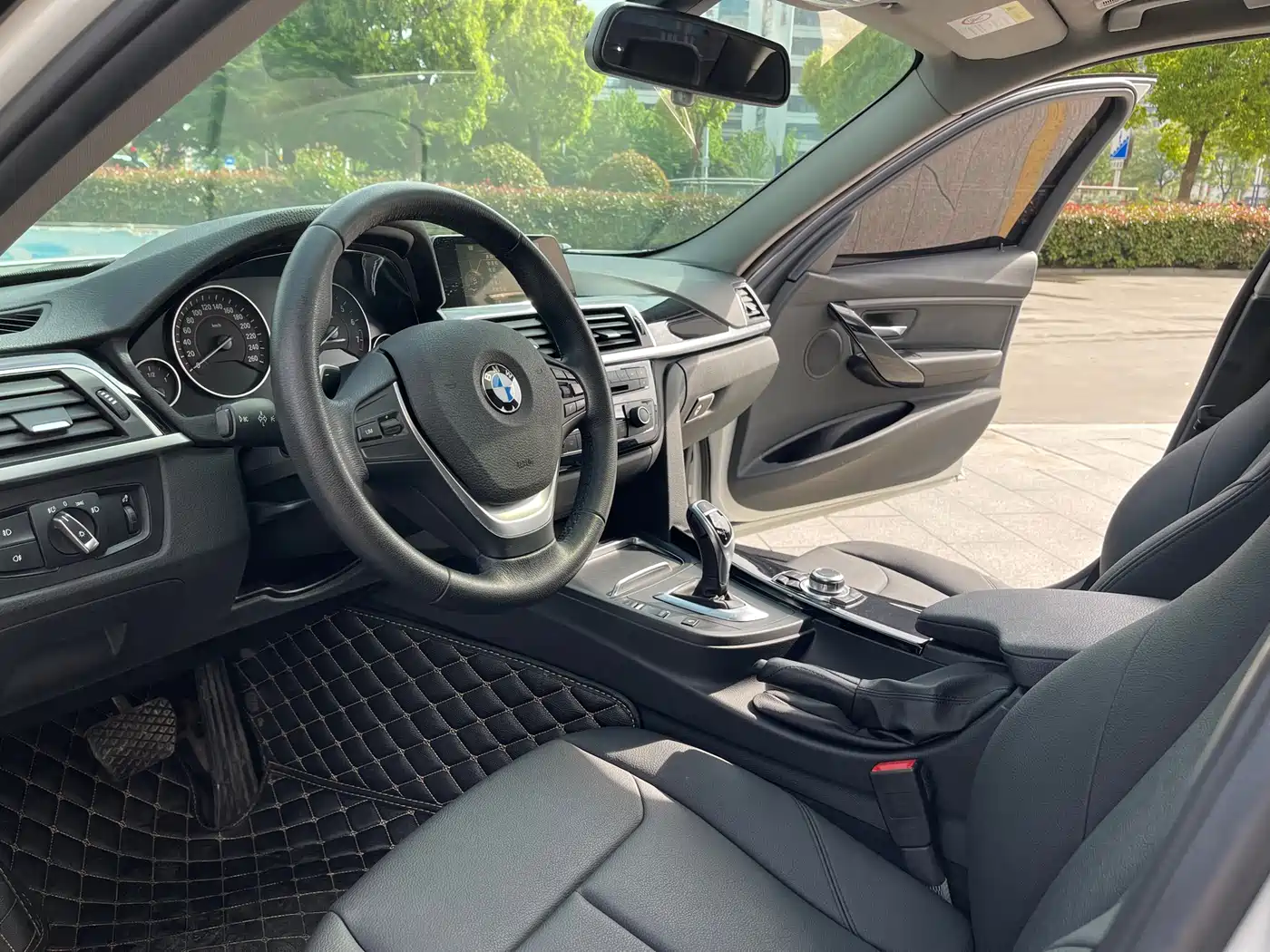 BMW 3 Series 2017 320Li M Sport фото 3