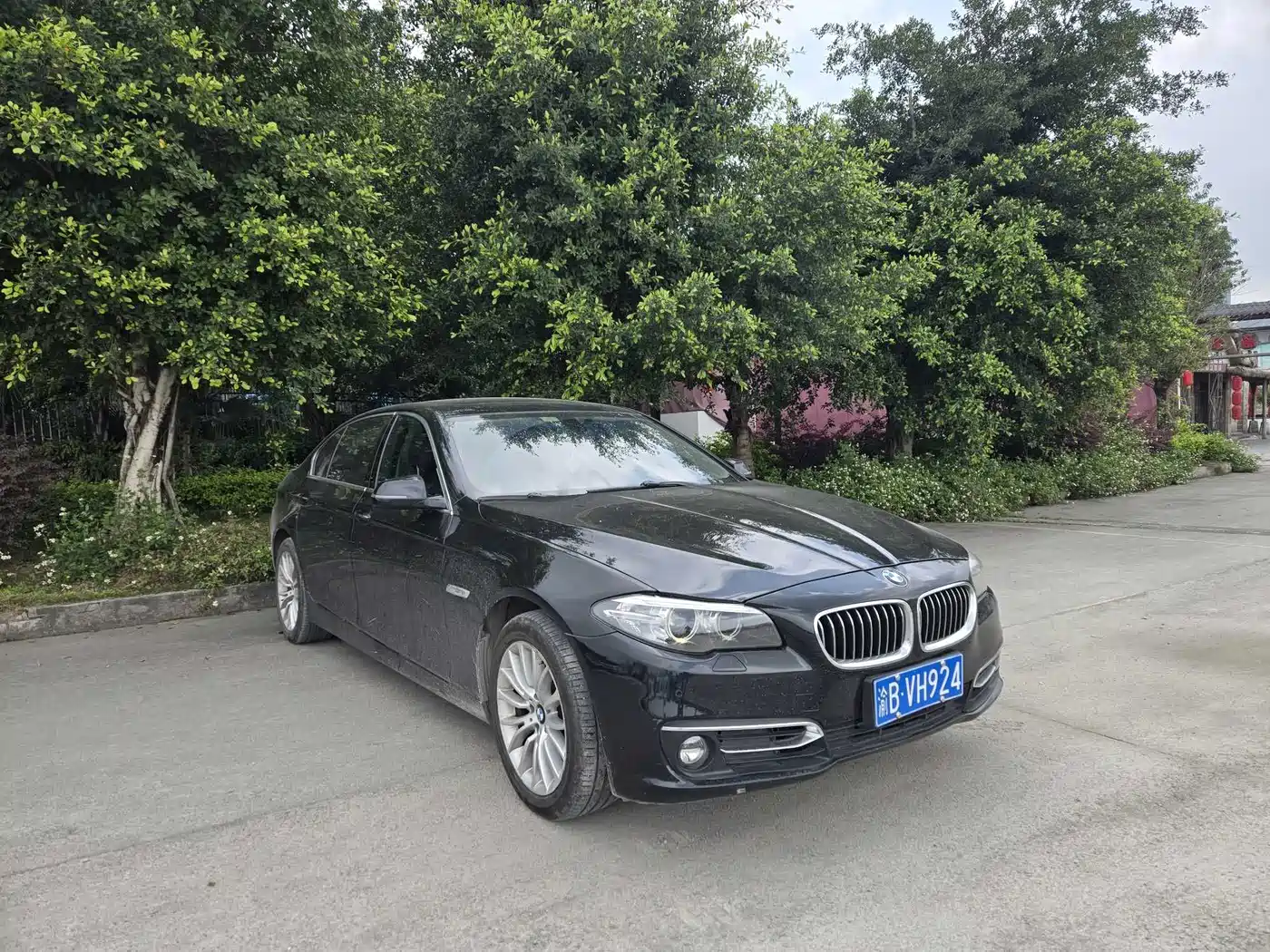 Photo 2 - BMW 5 Series